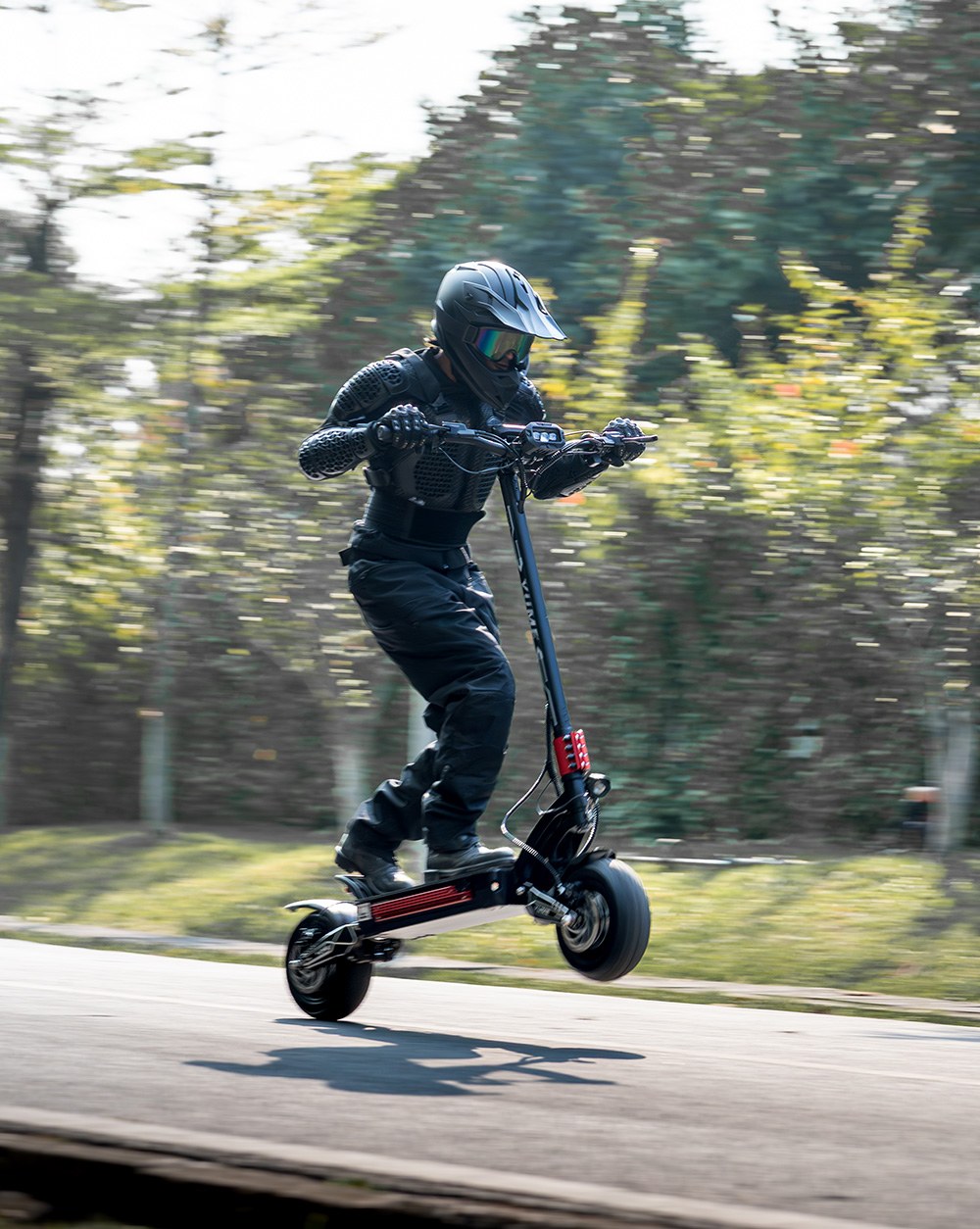 YUME Raptor elektromos robog&oacute;, 6000W-os kettős motor, 60V 30Ah akkumul&aacute;tor, 80km/h sebess&eacute;g, 96km hat&oacute;t&aacute;v, 11