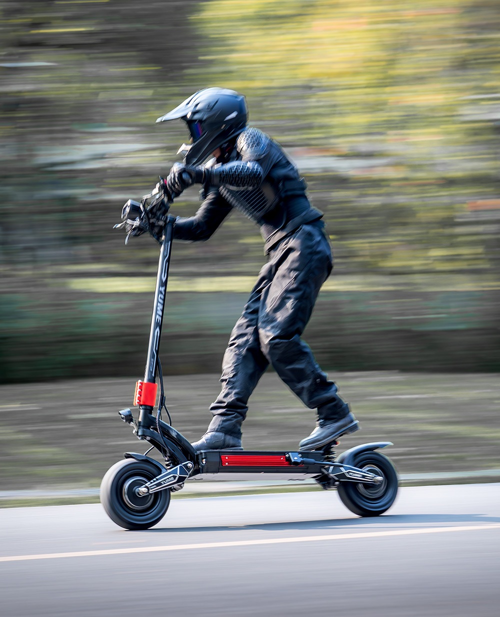 YUME Raptor elektromos robog&oacute;, 6000W-os kettős motor, 60V 30Ah akkumul&aacute;tor, 80km/h sebess&eacute;g, 96km hat&oacute;t&aacute;v, 11