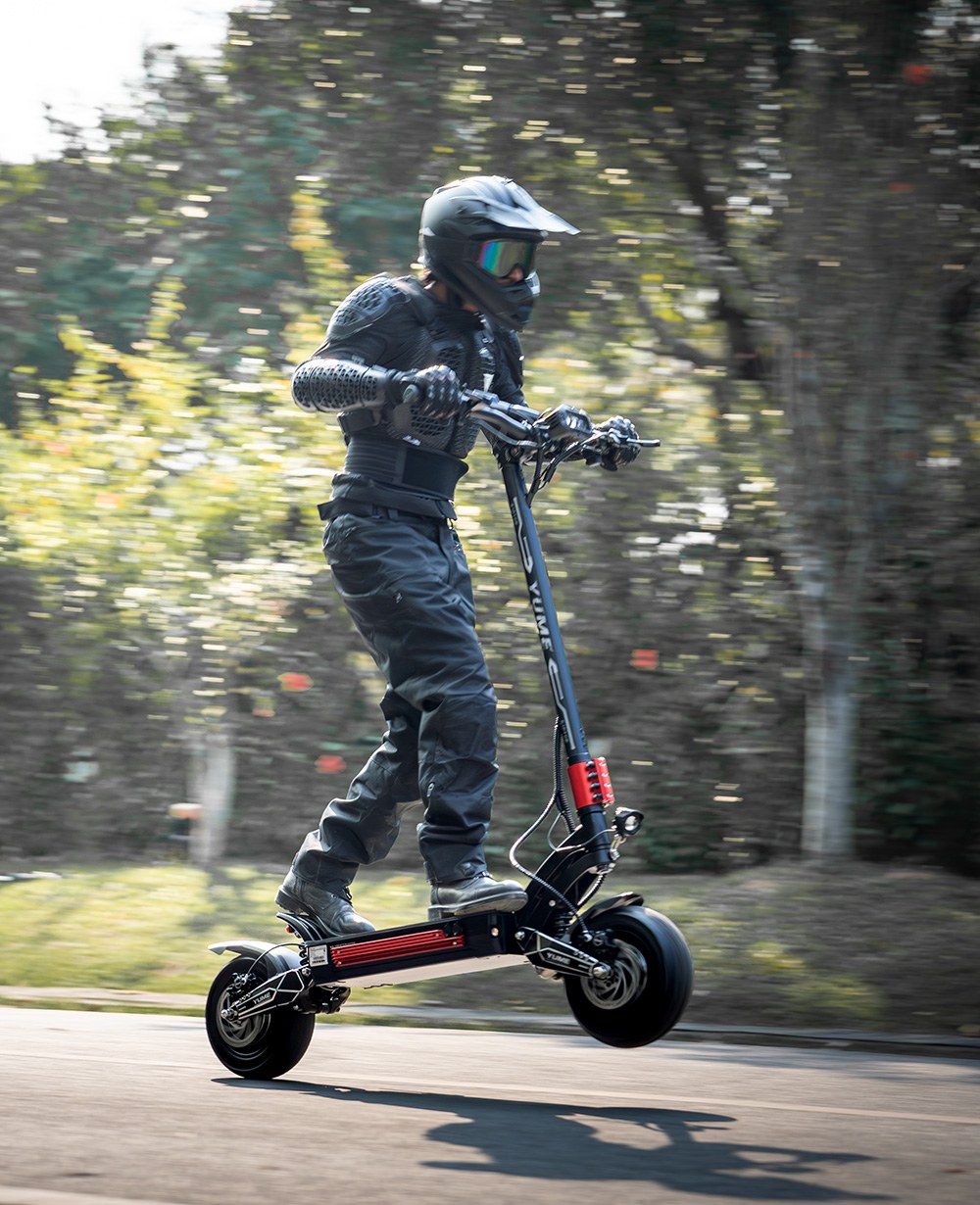 YUME Raptor elektromos robog&oacute;, 6000W-os kettős motor, 60V 30Ah akkumul&aacute;tor, 80km/h sebess&eacute;g, 96km hat&oacute;t&aacute;v, 11