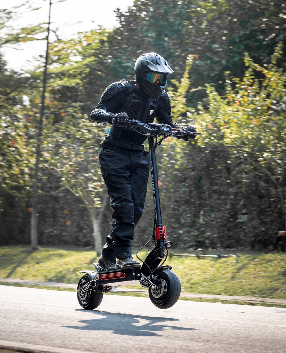 YUME Raptor elektromos robog&oacute;, 6000W-os kettős motor, 60V 30Ah akkumul&aacute;tor, 80km/h sebess&eacute;g, 96km hat&oacute;t&aacute;v, 11